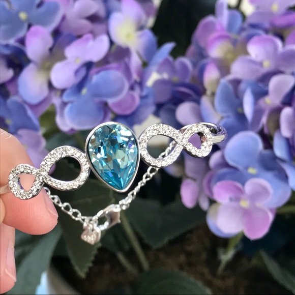 NWOT Swarovski bracelet - Picture 3 of 4